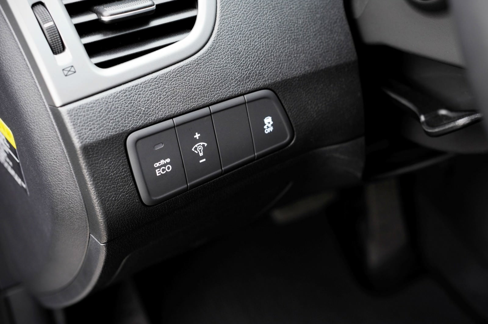 Apple Puts Siri Helper 1