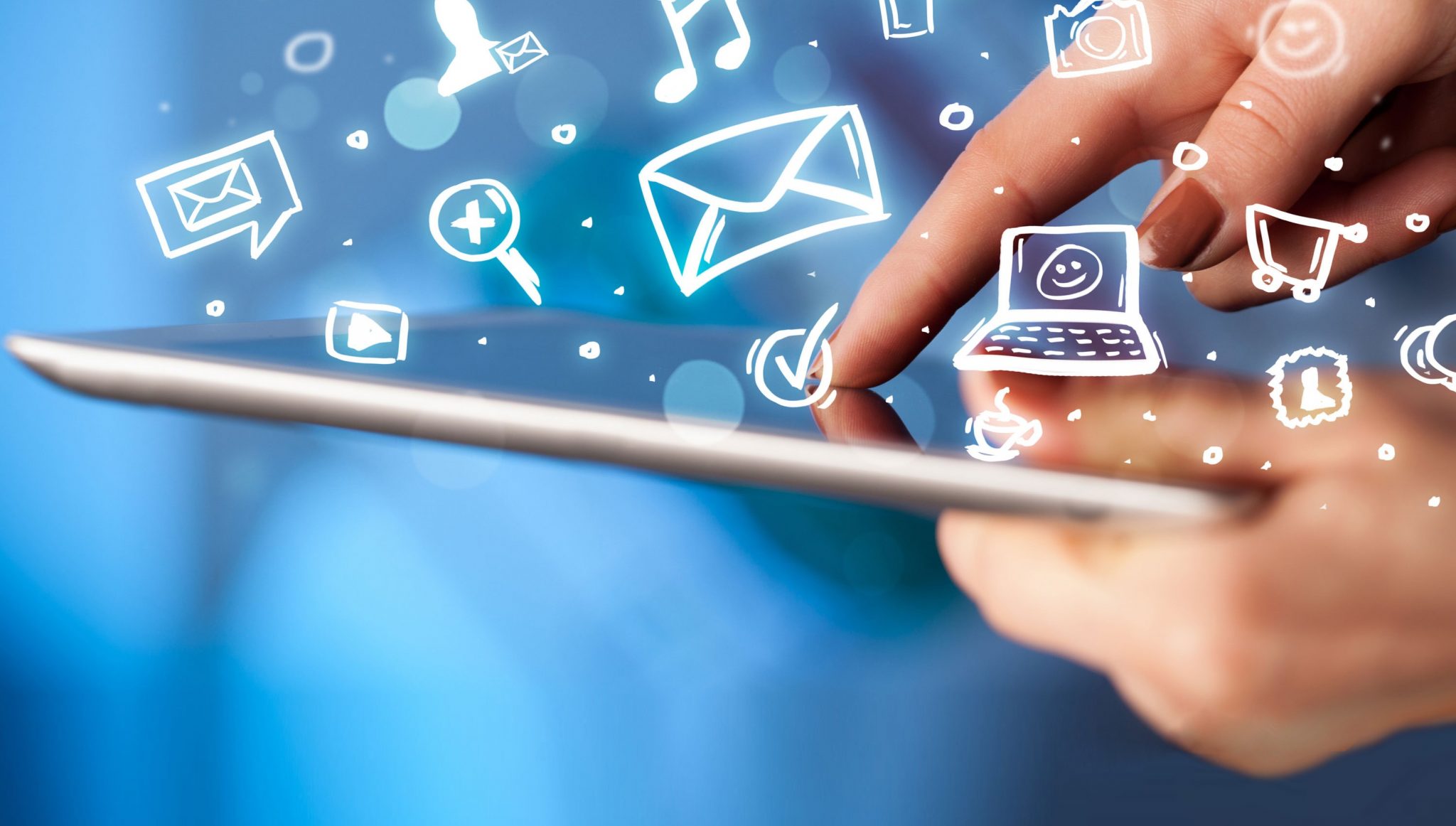 Frosted tips are making a comeback and the Internet is having a panic attack over it