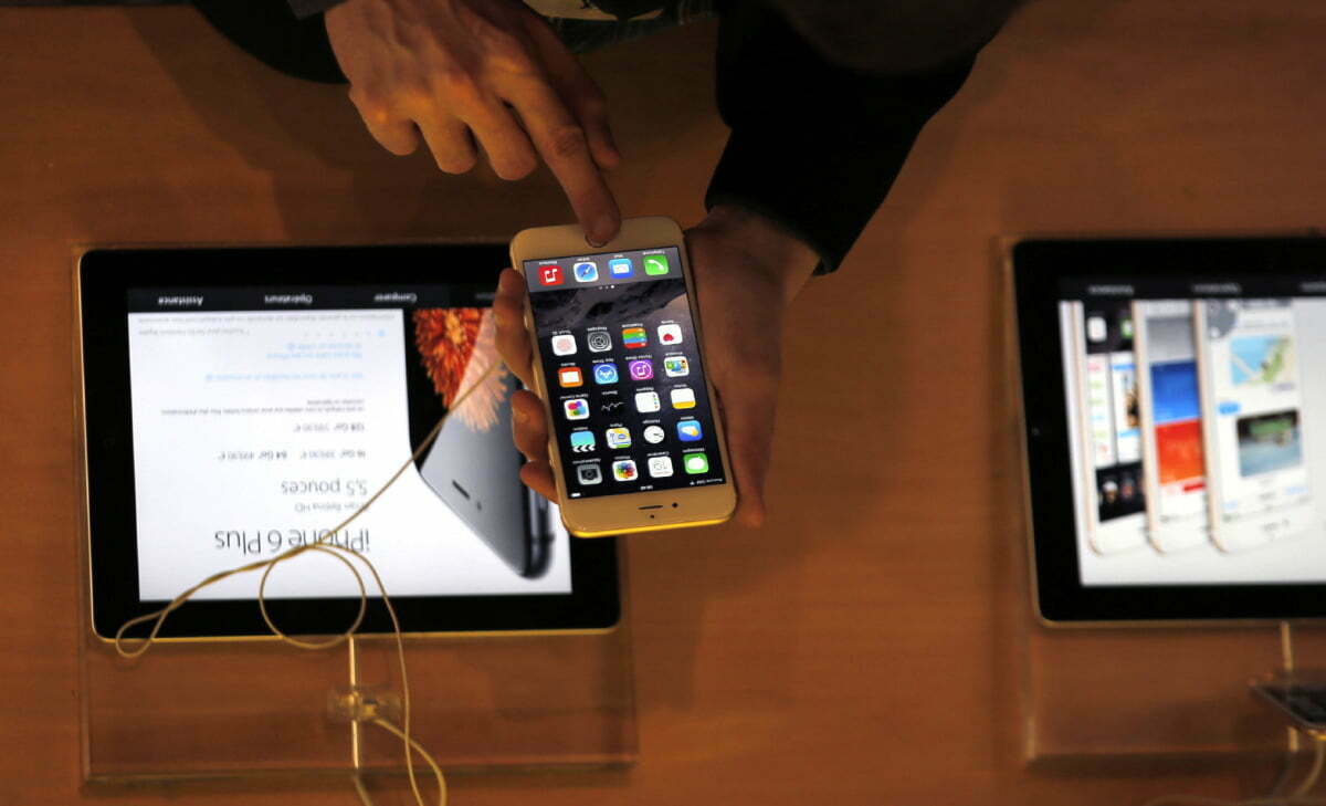 US said to probe Apple on updates that gradual older iPhones 2