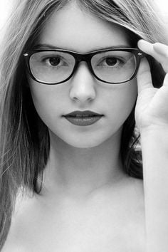 TIPS FOR CHOOSING EYEGLASSES ONLINE