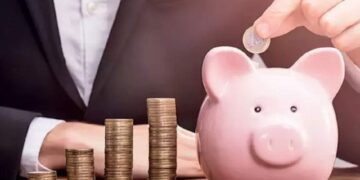 World stock markets cheered by healthy economy, dollar firm